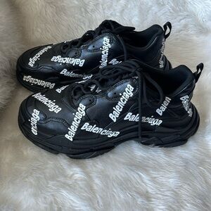 Balenciaga triple s